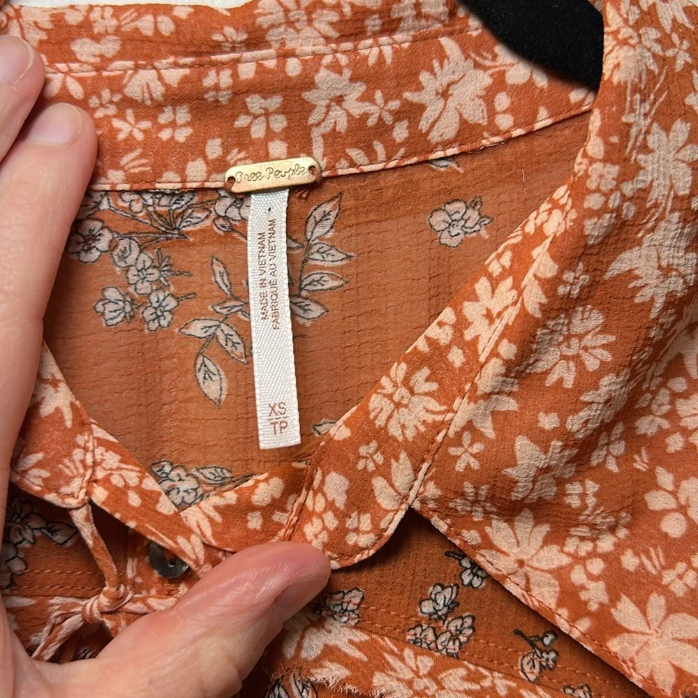 Free People Women’s Rust Serena Floral Bell Sleeve Button Front Blouse Sz XS
